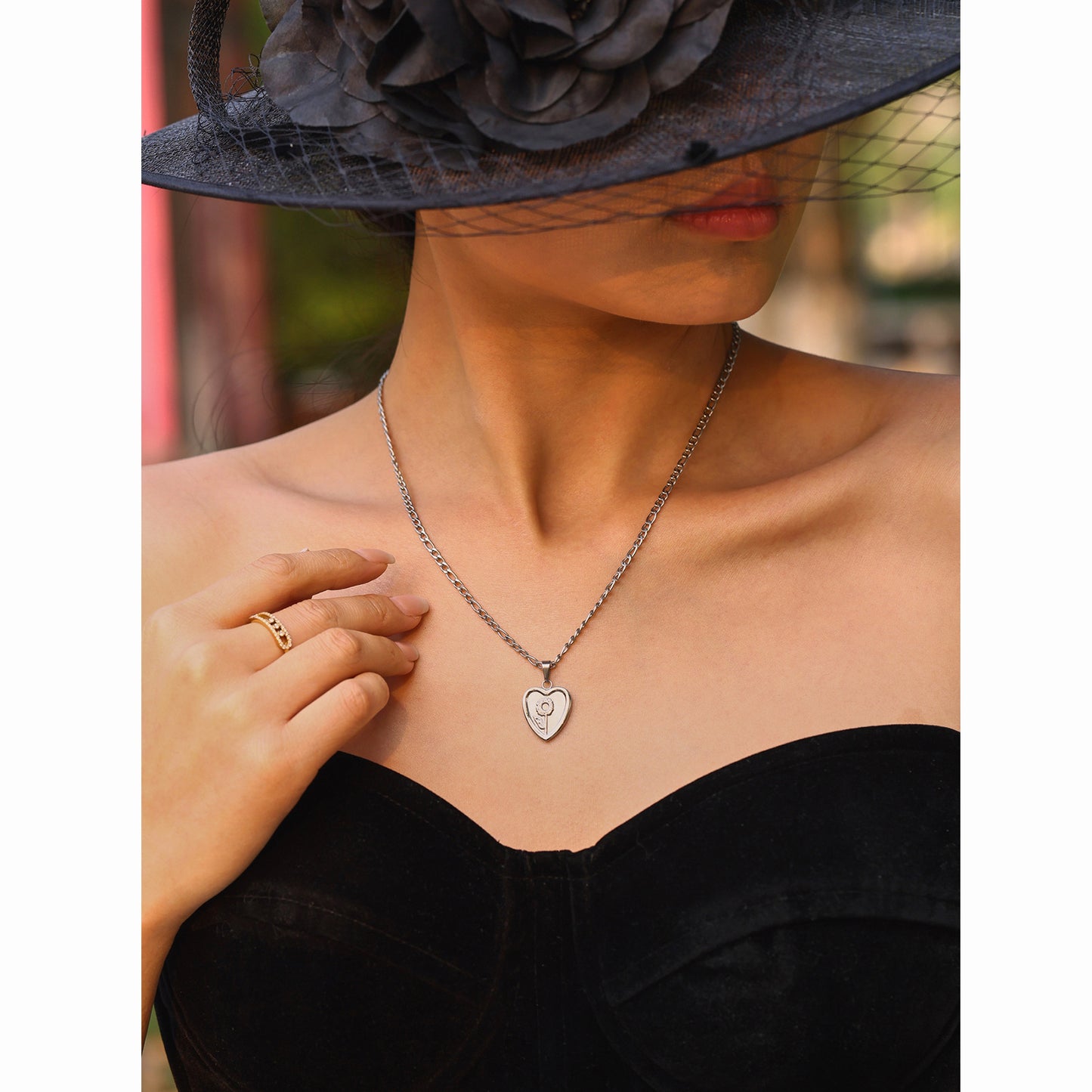 Blüten-Anhängerkette – Minimalistisches Design aus 18K vergoldetem Edelstahl oder silberner Edelstahl-Optik