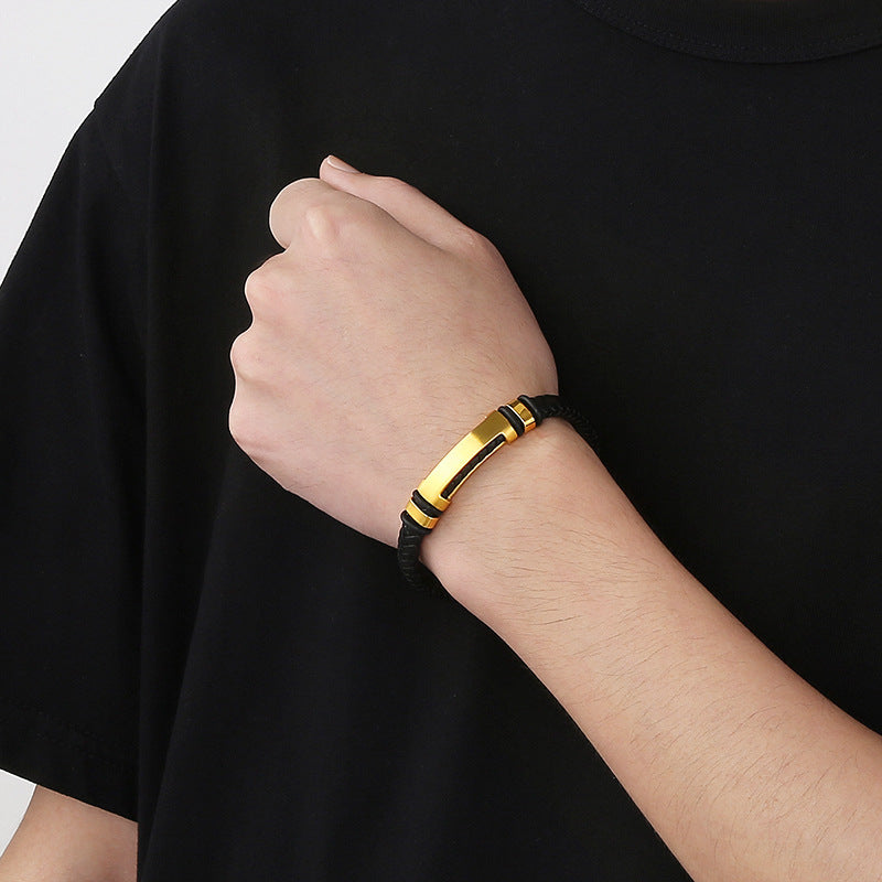 Schlichtes geflochtenes Lederarmband mit Magnetplatte – Unisex Design