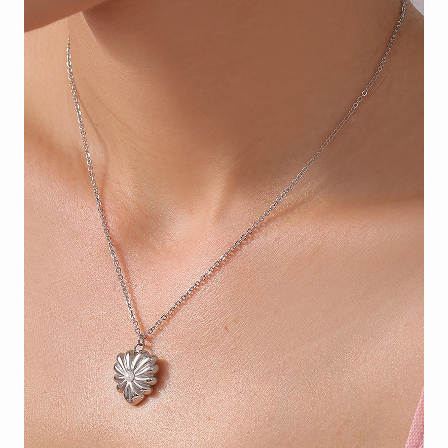 Retro Blumen-Ohrstecker & Kette | Edelstahl mit 18K Goldbeschichtung oder Hochglanz-Silberoptik - Zeitlos elegant