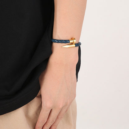 Lederarmband mit Edelstahl-Nieten und Magnetverschluss