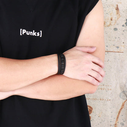 Mehrlagiges schwarzes Lederarmband mit Edelstahl-Akzenten – Handgeflochtener Unikatschmuck