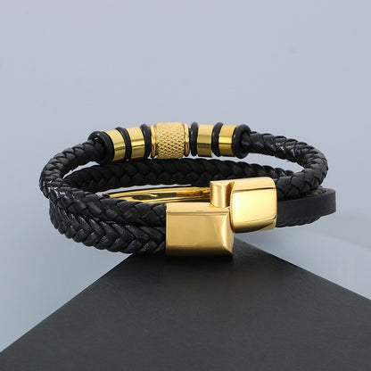 Herren-Armband aus Titanstahl - Mehrlagiges Ledergeflecht mit gebogenem Edelstahlblech und Magnetverschluss