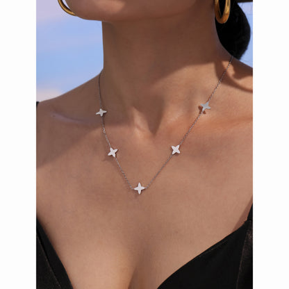 Glücksklee-Anhängerkette mit Zirkonia & Perlen – 18K vergoldeter Edelstahl oder Silberoptik für stylisches Layering
