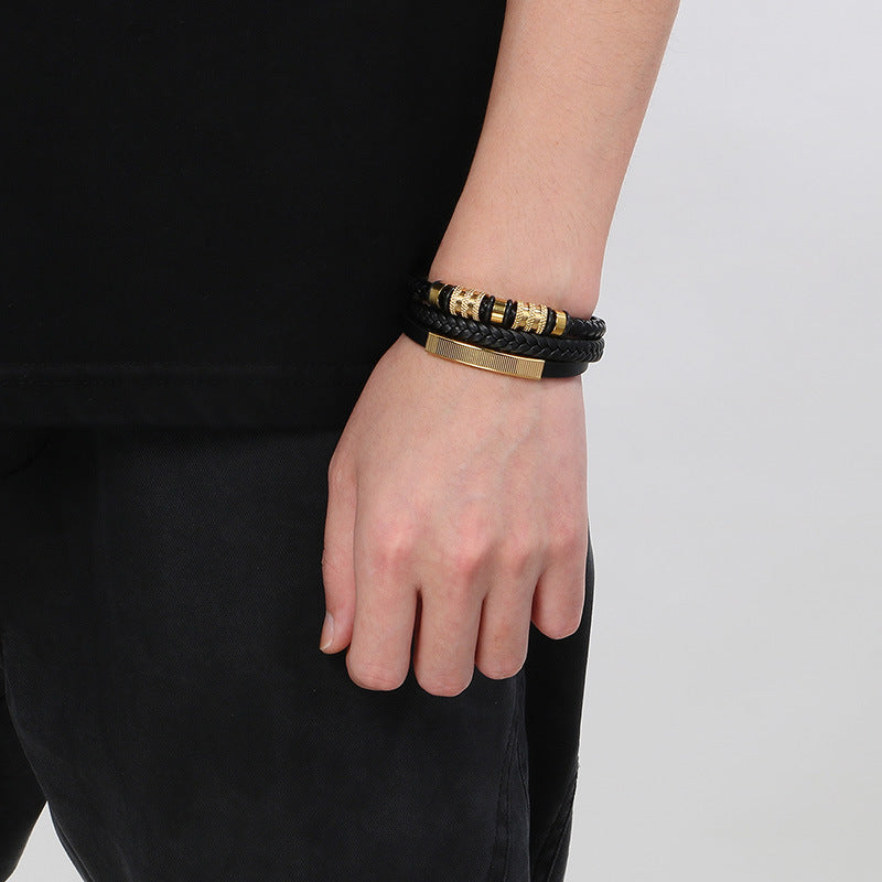 Herren-Armband aus Titanstahl - Mehrlagiges Ledergeflecht mit gebogenem Edelstahlblech und Magnetverschluss