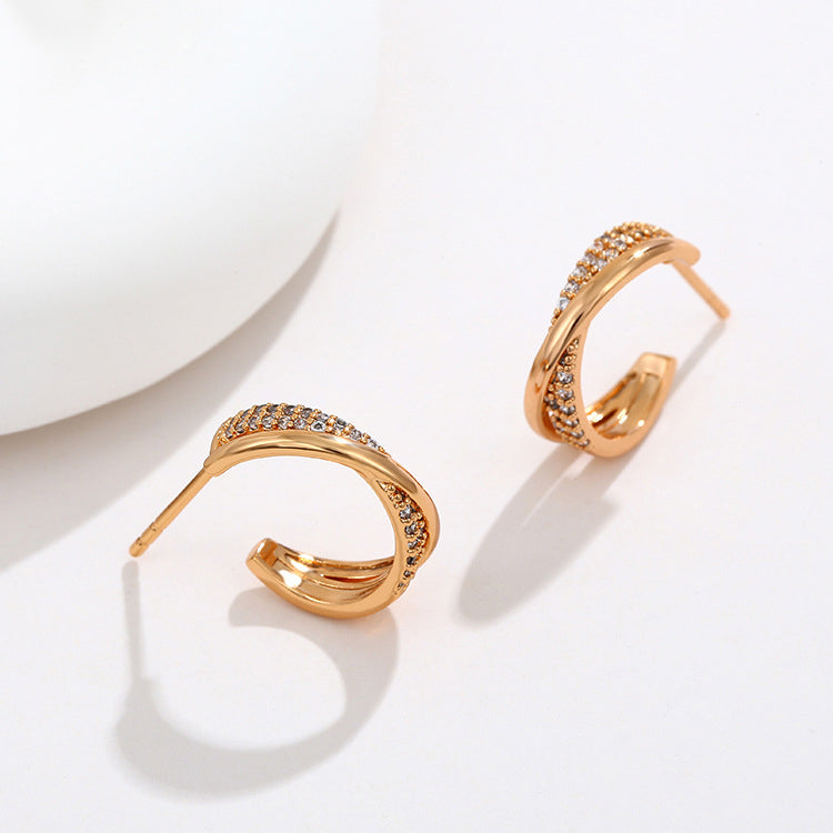 Verdrehte Kreuz-Ohrstecker 18K Gold vergoldet | Zirkonia Schmuck | Elegante Ohrringe