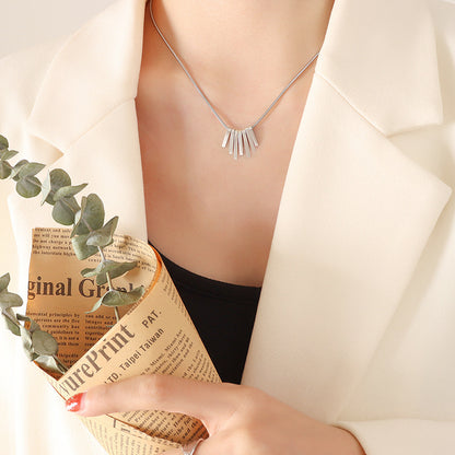 Moderne Geometrie-Halskette – Minimalistisches Würfel-Design in Gold oder Silber