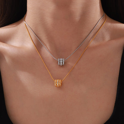 Mehrschichtiger Zylinder-Anhänger mit Zirkonia-Steinbesatz | Edelstahlkette in 18K Gold oder Hochglanz-Silber