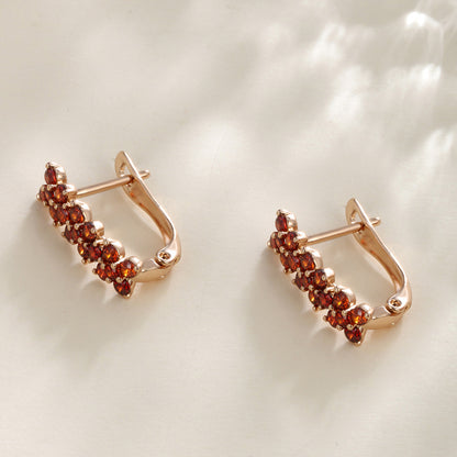 Blütenförmige Ohrclips mit Granat-Zirkonia - 18K vergoldete Kupferlegierung (Höhe 1.5 cm)