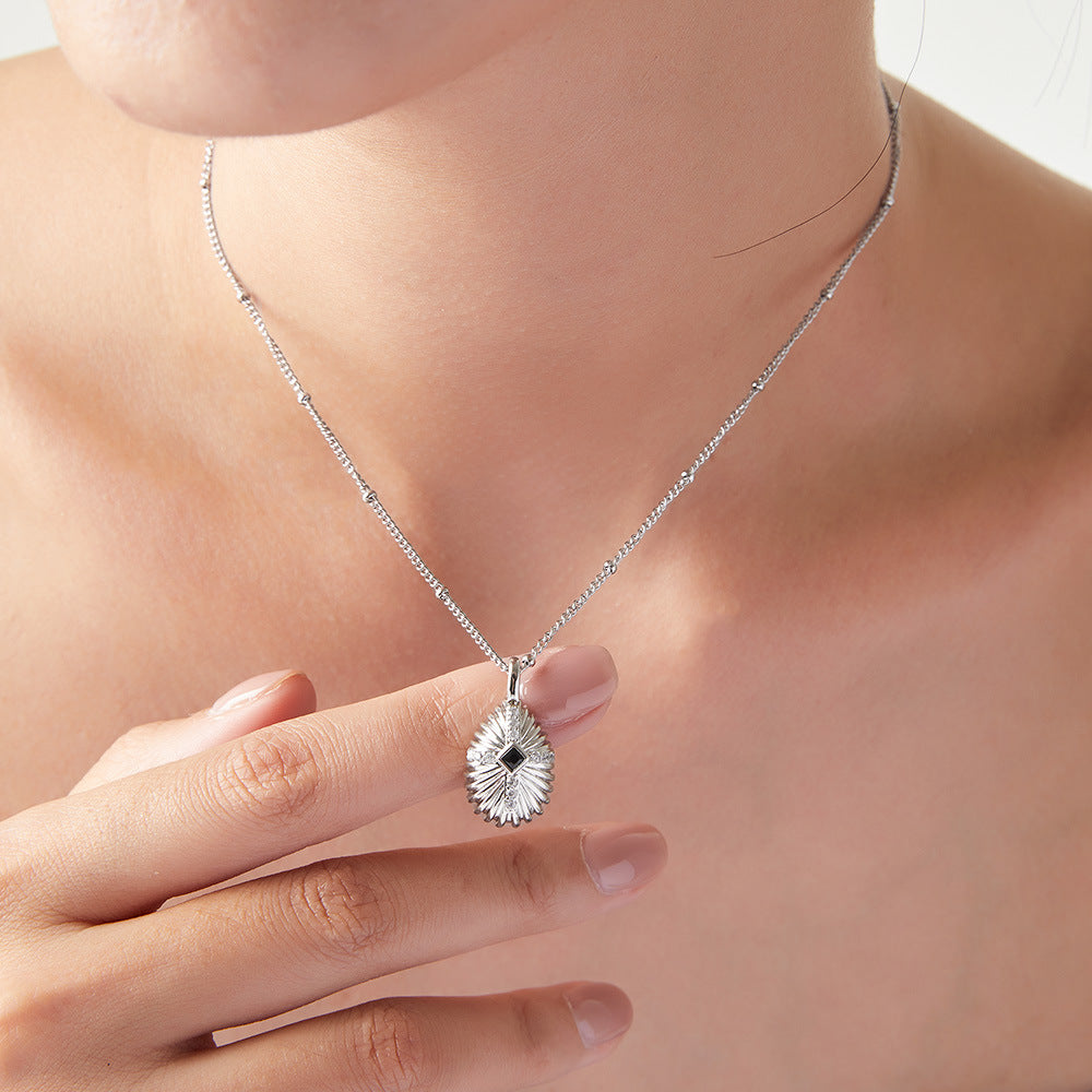 Muscheltextur-Kreuzanhänger mit Zirkonia | Edelstahlkette in 18K Gold oder Hochglanz-Silberoptik