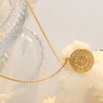 Retro-Medaille-Anhänger mit Zirkonia & Relief-Zifferblatt – Edelstahlkette in Gold oder Silber