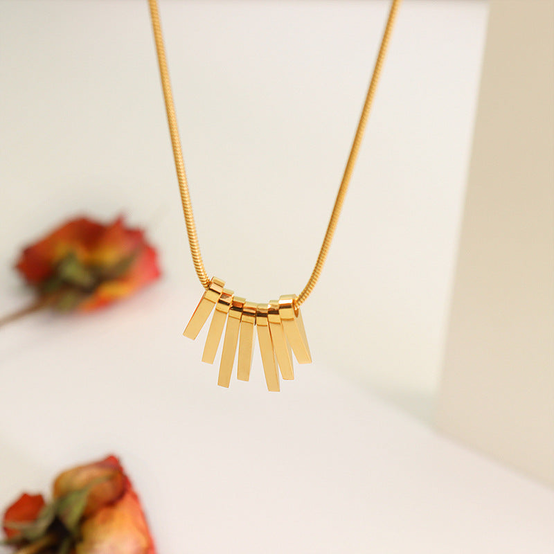 Moderne Geometrie-Halskette – Minimalistisches Würfel-Design in Gold oder Silber