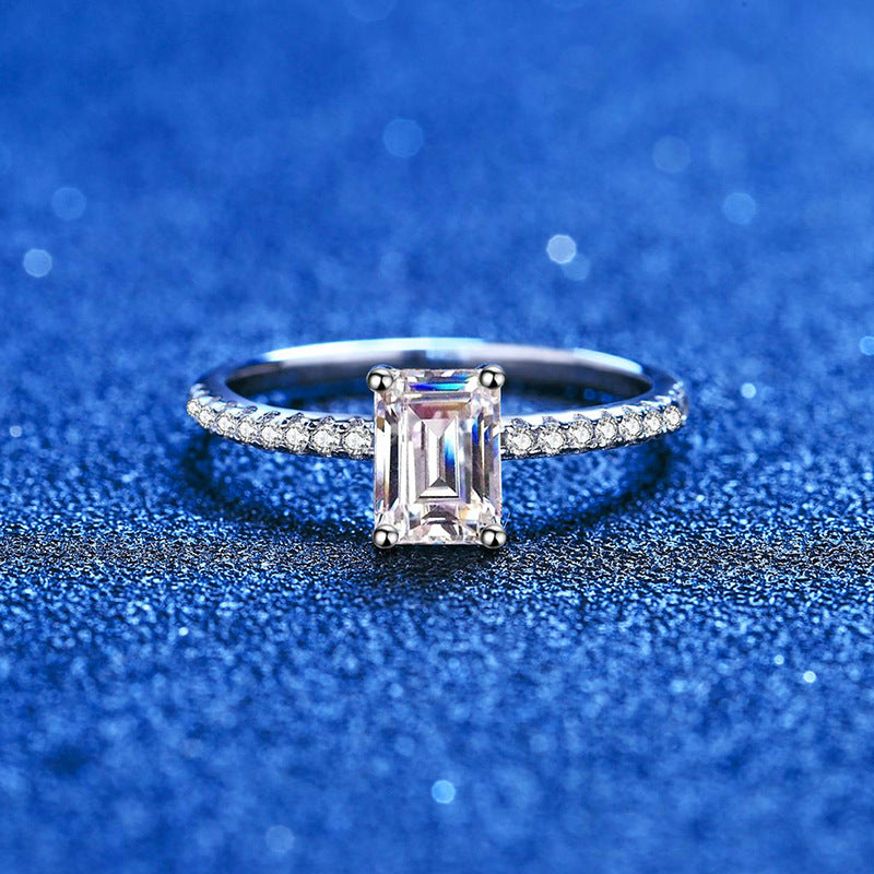 Radiant-Schliff Zirkonia Ring mit 4-Klauenfassung | 1ct Hauptstein (5x7mm) in Pavé-Sterlingsilber mit Rhodiumplattierung