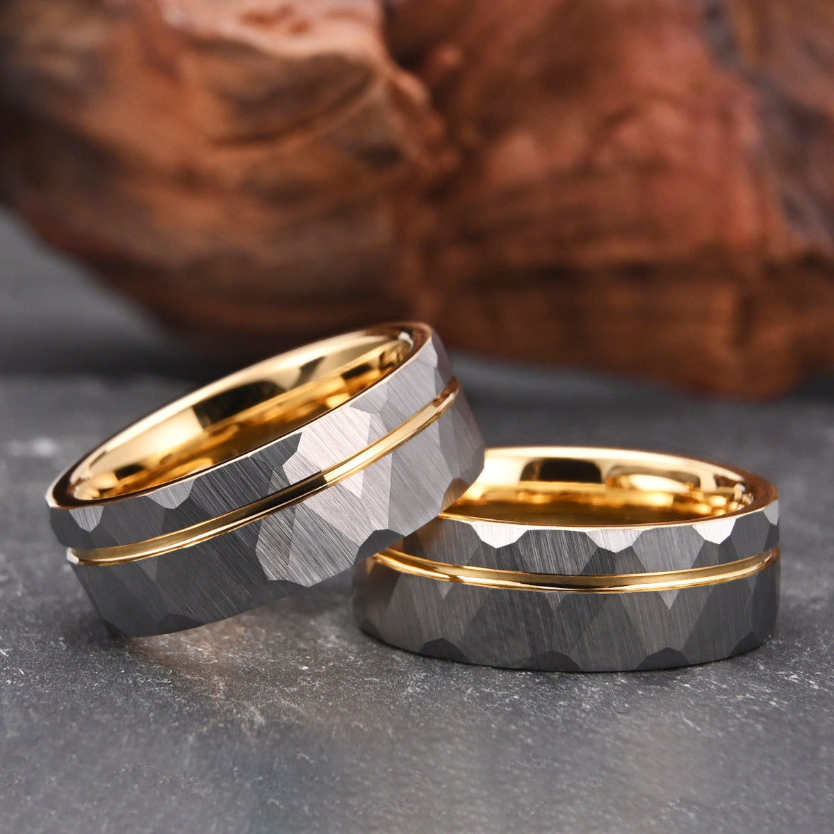Herrenring aus Wolframcarbid, 8 mm, neu, goldfarben mit Hammerschlag-Struktur
