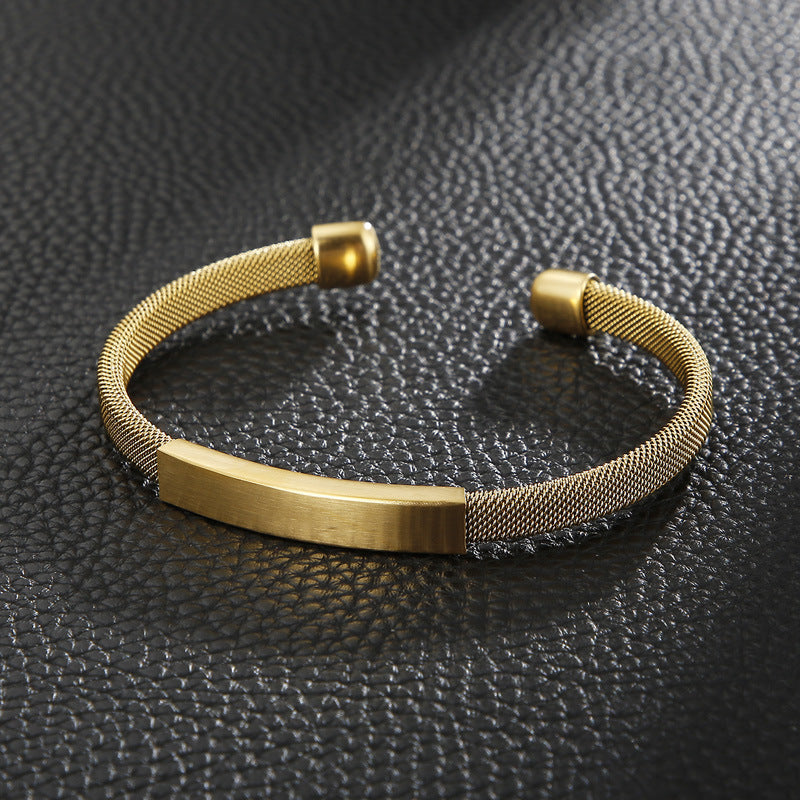 Minimalistisches Herren-Armband aus Edelstahl – Leichtes C-Form Netzdesign mit gebogener Metallplatte