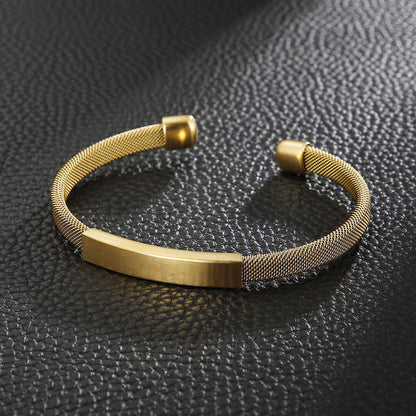 Minimalistisches Herren-Armband aus Edelstahl – Leichtes C-Form Netzdesign mit gebogener Metallplatte