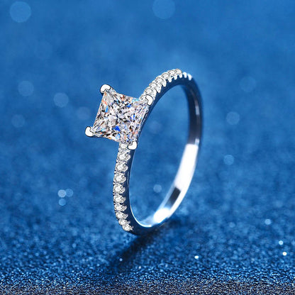 Prinzessin-Schliff Zirkonia Ring mit Pavé-Fassung | 1ct Hauptstein in S925 Sterlingsilber mit Rhodium-Plattierung