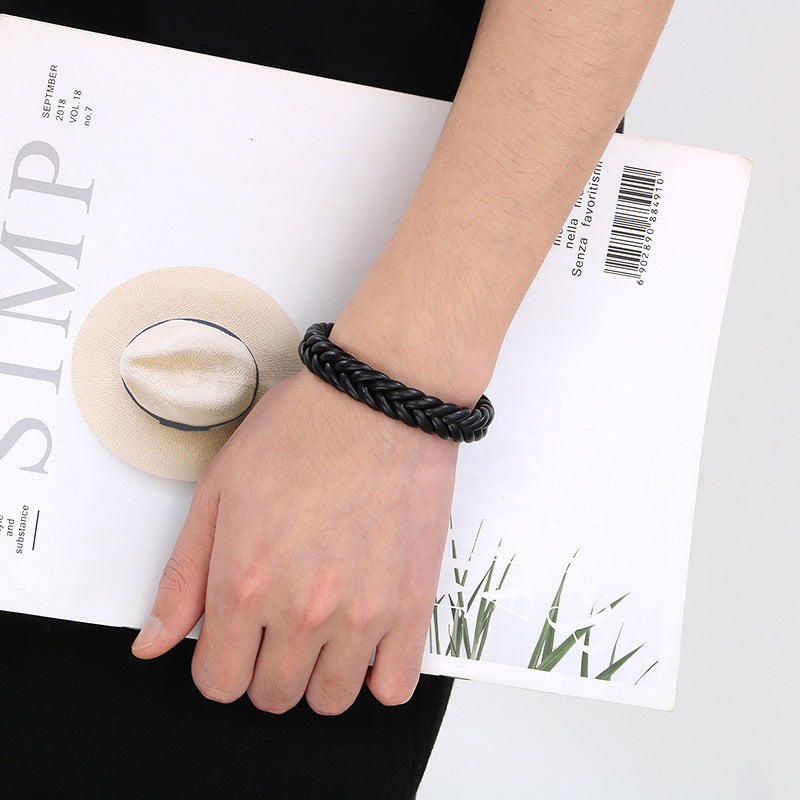 Schlichtes Lederarmband für Herren mit Edelstahl – Handgeflochten & Minimalistisch
