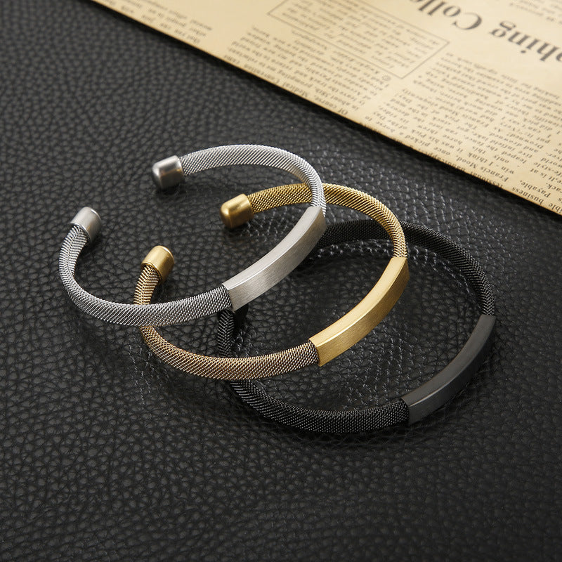 Minimalistisches Herren-Armband aus Edelstahl – Leichtes C-Form Netzdesign mit gebogener Metallplatte