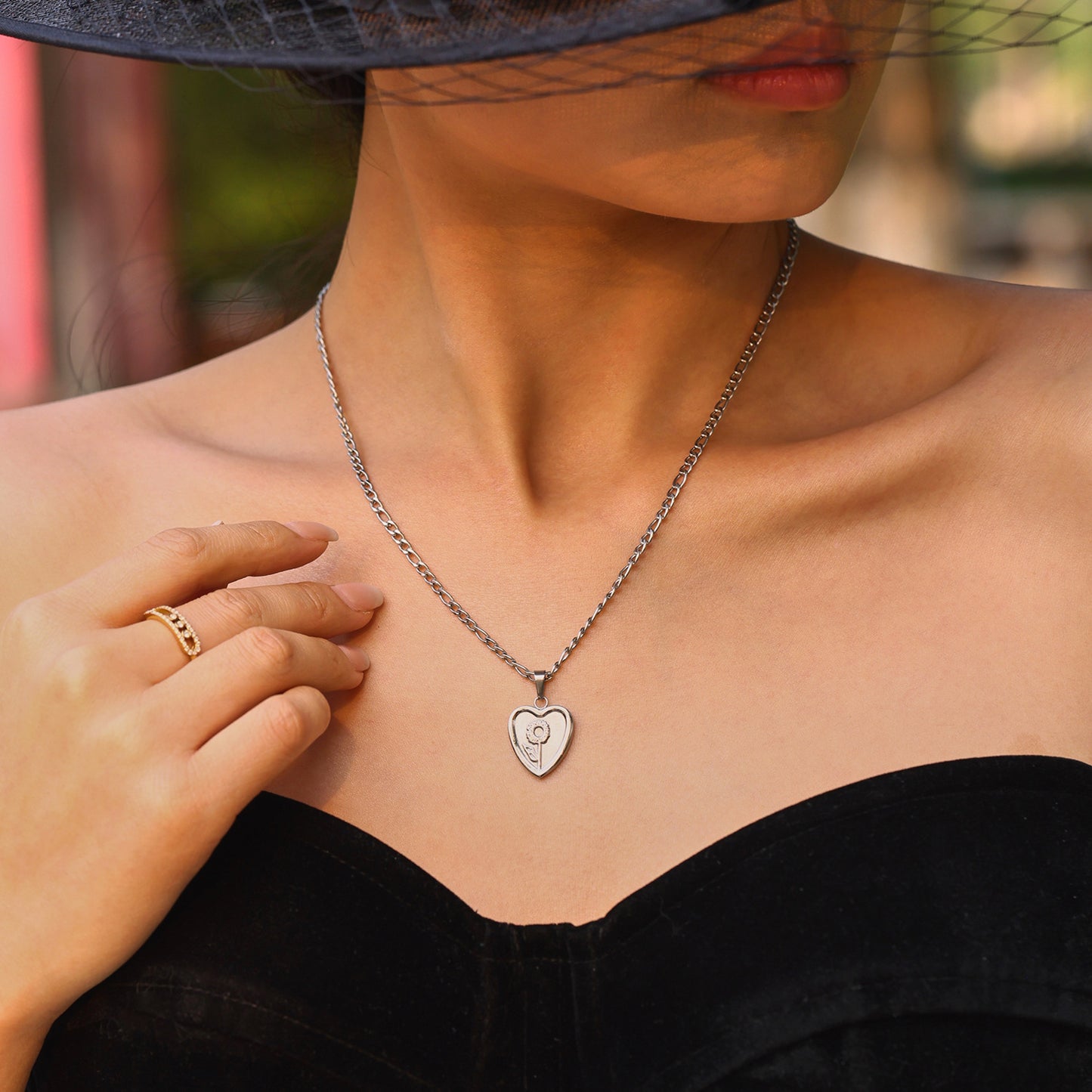 Blüten-Anhängerkette – Minimalistisches Design aus 18K vergoldetem Edelstahl oder silberner Edelstahl-Optik