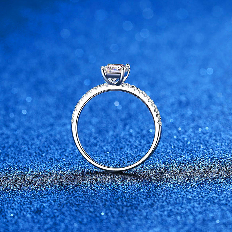Radiant-Schliff Zirkonia Ring mit 4-Klauenfassung | 1ct Hauptstein (5x7mm) in Pavé-Sterlingsilber mit Rhodiumplattierung