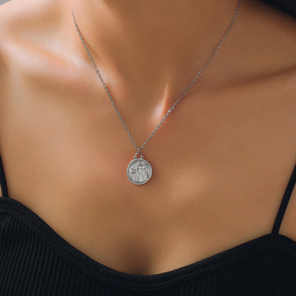 Edles Sternzeichen-Medaillon mit Relief – zeitloser Unisex-Kettenklassiker
