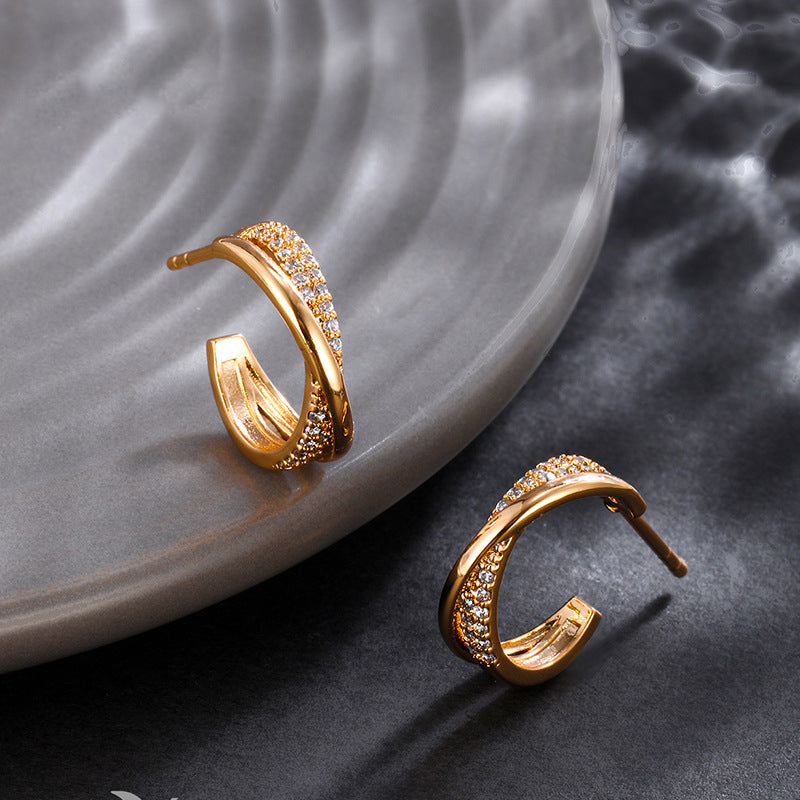 Verdrehte Kreuz-Ohrstecker 18K Gold vergoldet | Zirkonia Schmuck | Elegante Ohrringe