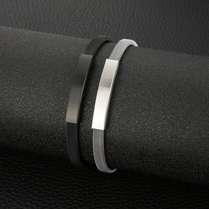 Minimalistisches Herren-Armband aus Edelstahl – Leichtes C-Form Netzdesign mit gebogener Metallplatte