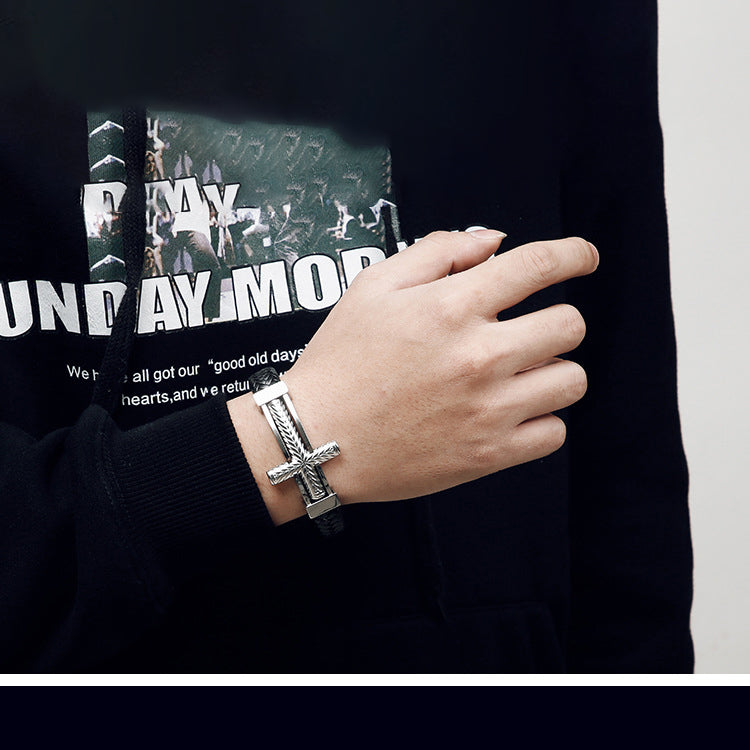 Herren Armband aus geflochtenem Leder mit Edelstahl-Kreuz – Robustes Männer-Armband