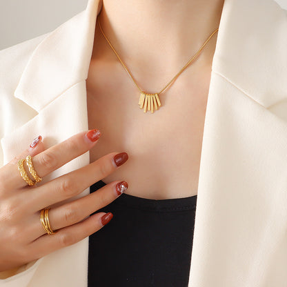 Moderne Geometrie-Halskette – Minimalistisches Würfel-Design in Gold oder Silber