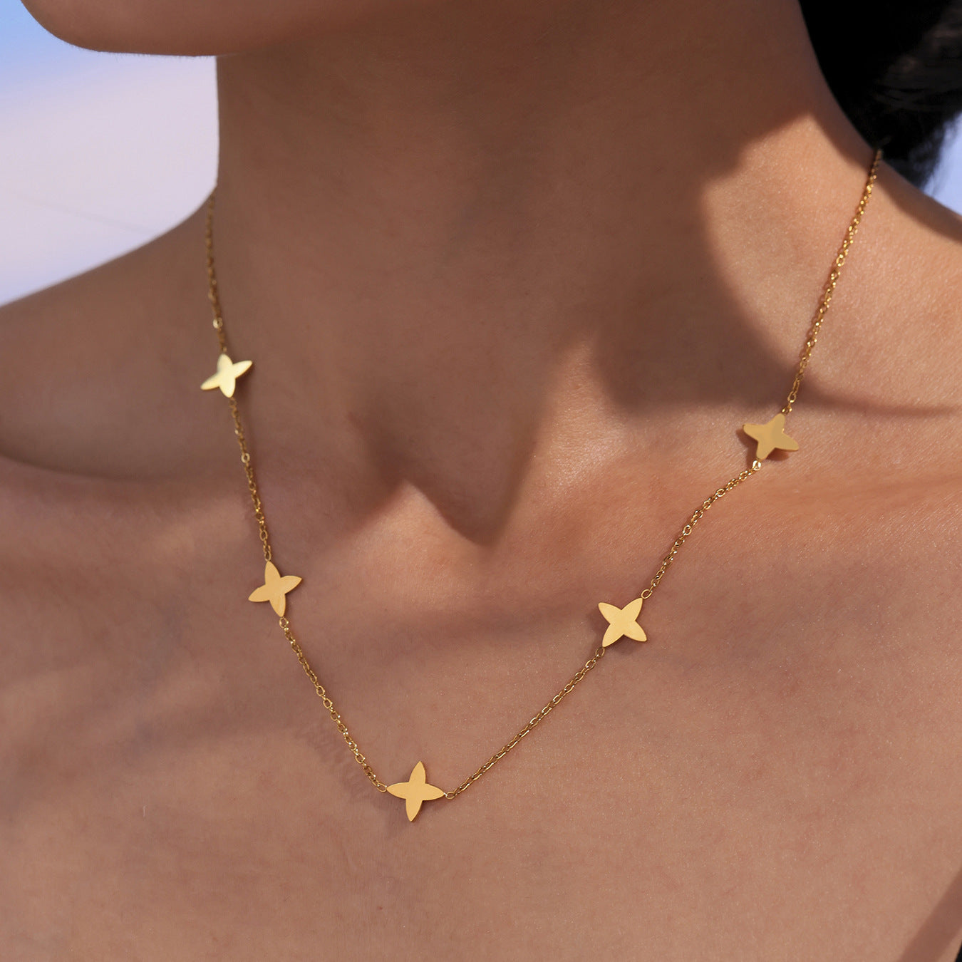 Glücksklee-Anhängerkette mit Zirkonia & Perlen – 18K vergoldeter Edelstahl oder Silberoptik für stylisches Layering