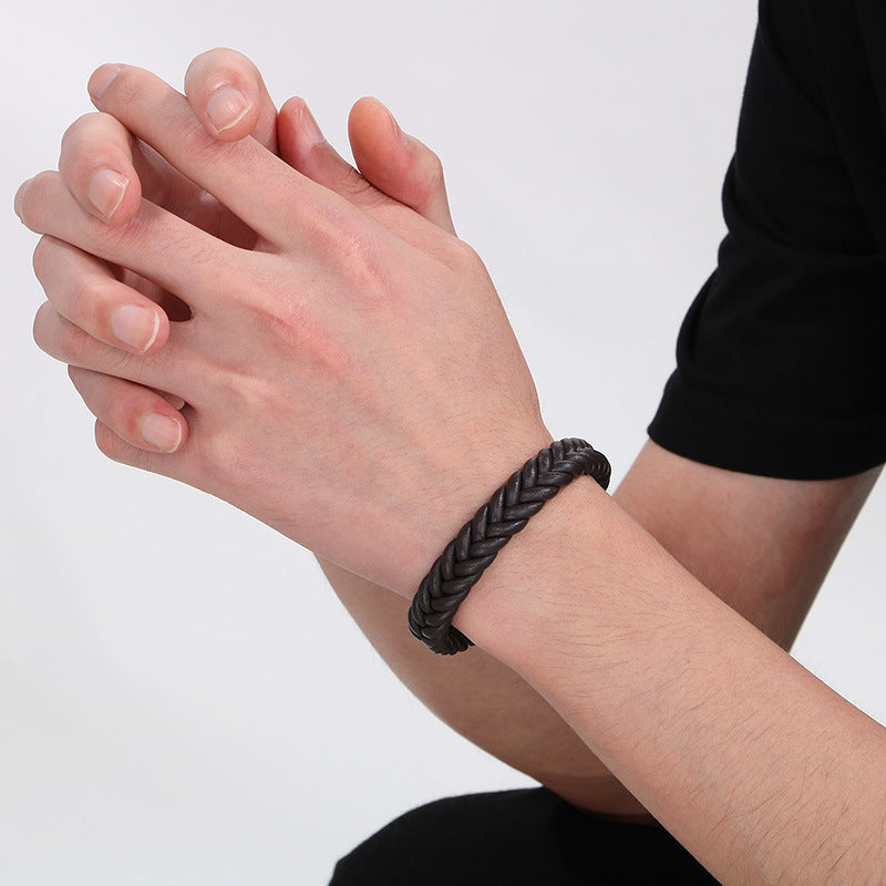 Schlichtes Lederarmband für Herren mit Edelstahl – Handgeflochten & Minimalistisch