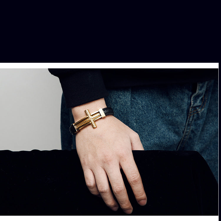 Herren Armband aus geflochtenem Leder mit Edelstahl-Kreuz – Robustes Männer-Armband