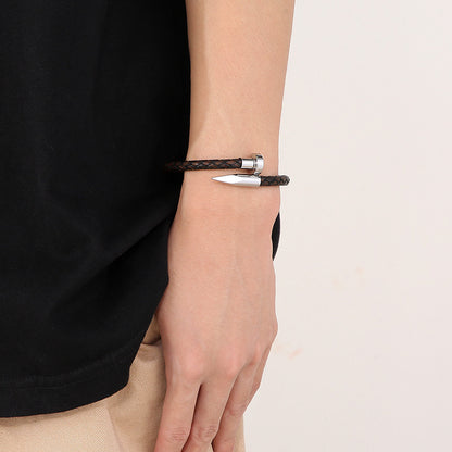 Lederarmband mit Edelstahl-Nieten und Magnetverschluss