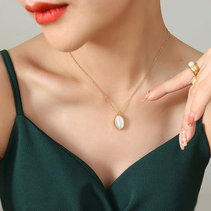 Retro Chaton-Anhängerkette aus Edelstahl | Mit Katzenaugen-Effektstein - 18K Gold oder Hochglanz-Silberoptik