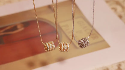 Mehrschichtiger Zylinder-Anhänger mit Zirkonia-Steinbesatz | Edelstahlkette in 18K Gold oder Hochglanz-Silber